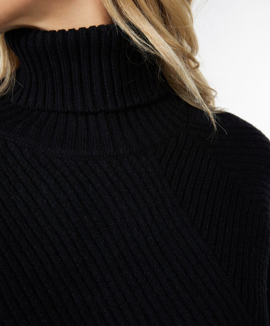 Esqualo- Turtleneck Sweater in Fancy Pattern