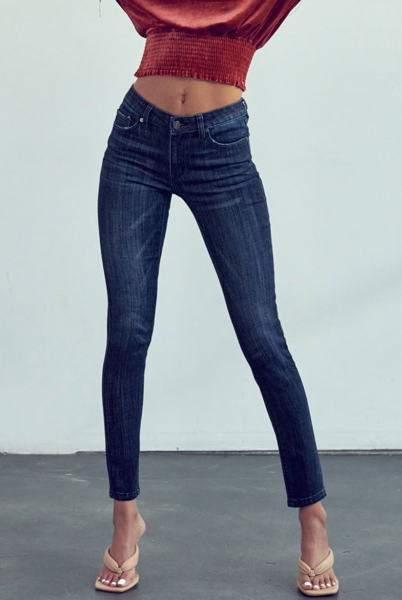 Kancan- Ashlyn Mid Rise Skinny Jeans in Super Dark Wash