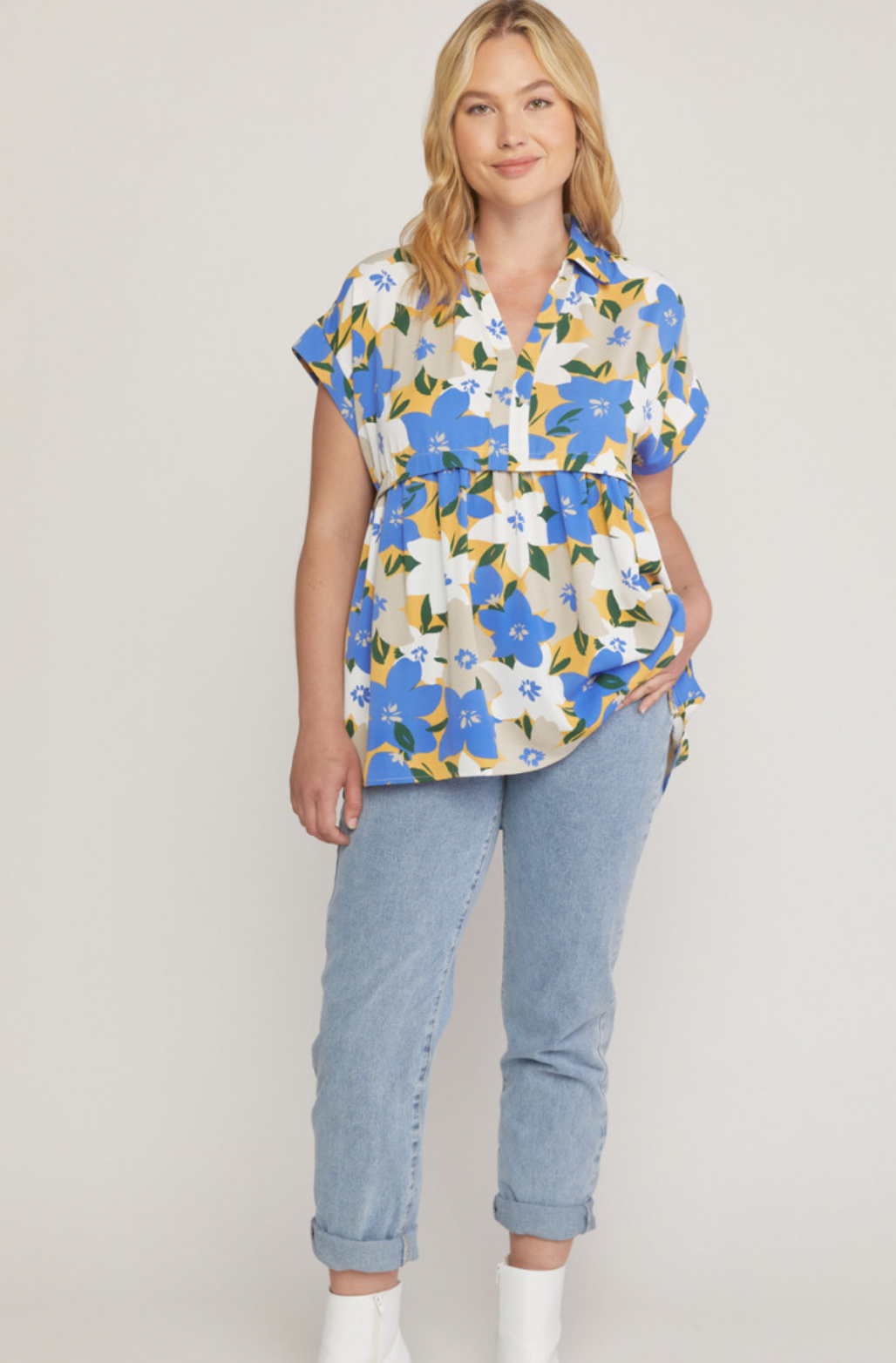 Entro- Print Collar Short Sleeve Top in Blue Flower Camo