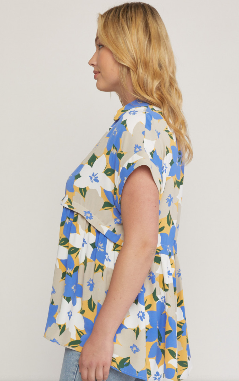 Entro- Print Collar Short Sleeve Top in Blue Flower Camo