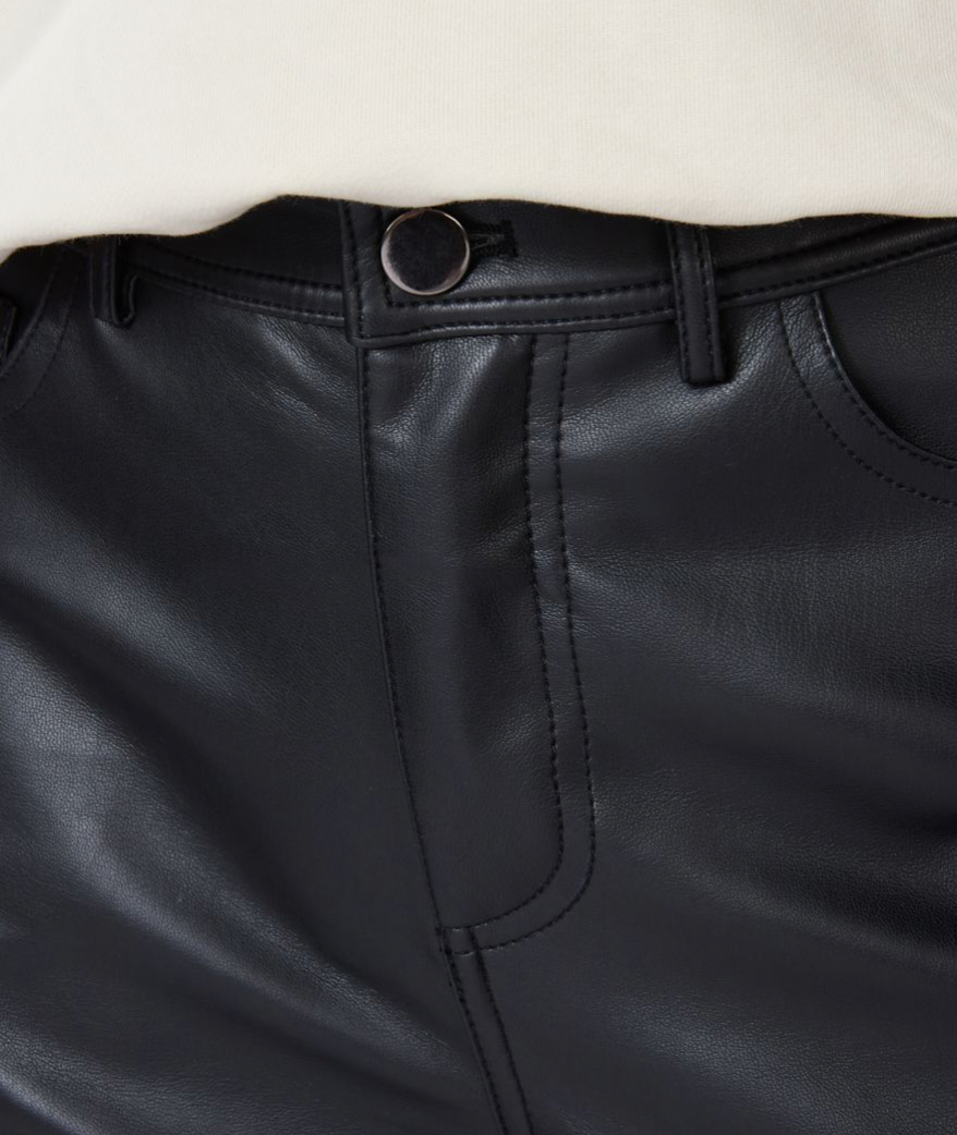 Esqualo- Skinny Leg Faux Leather Pants in Black